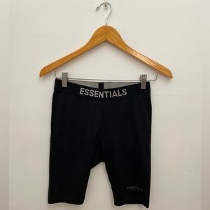 ESSENTIALS BIKER SHORTS